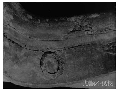 使用在硫酸酸洗液中的AISI316鉤具，其焊縫周圍發(fā)生的晶間腐蝕